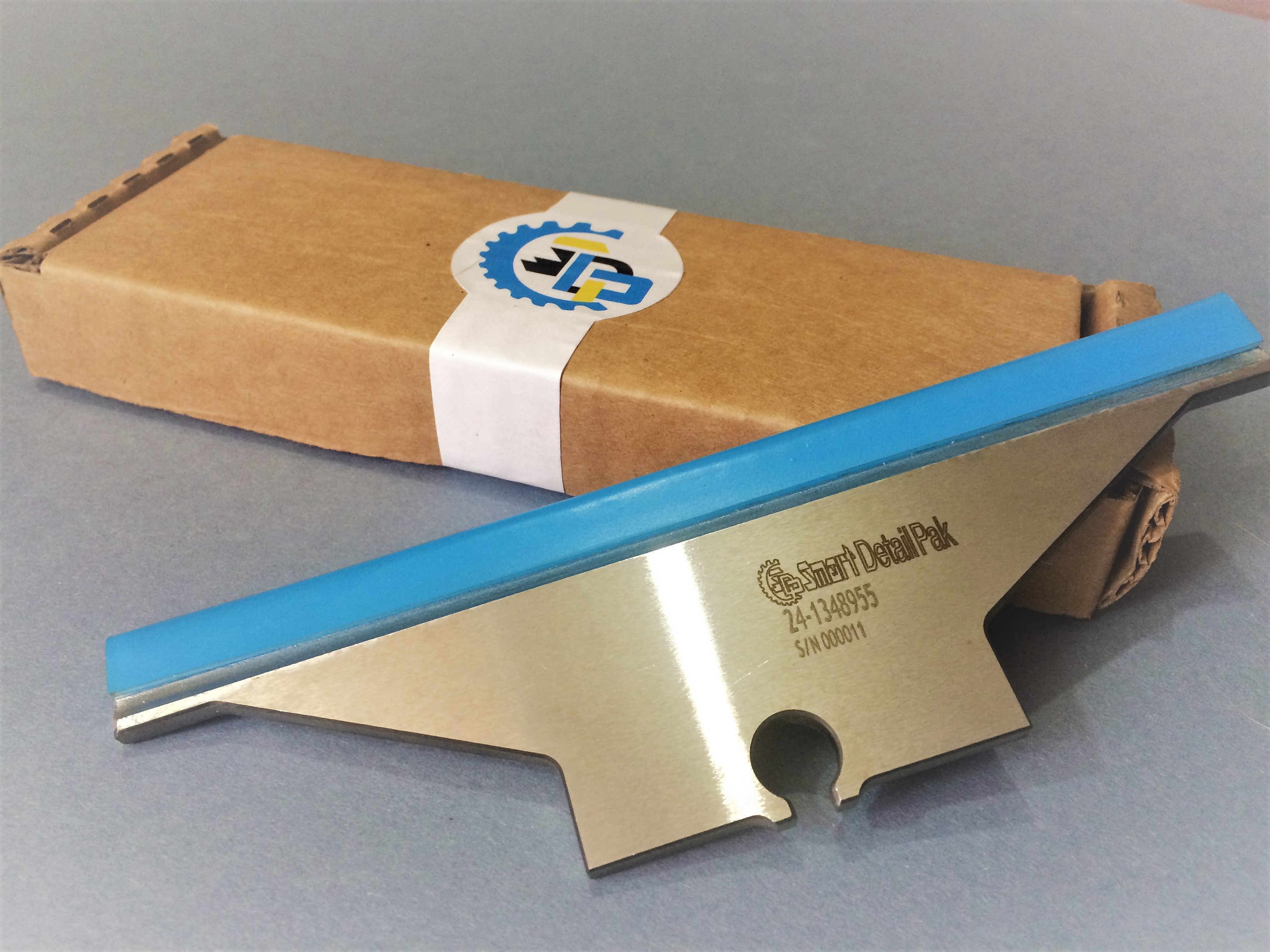 Smart Detail Pak knife in factory packaging