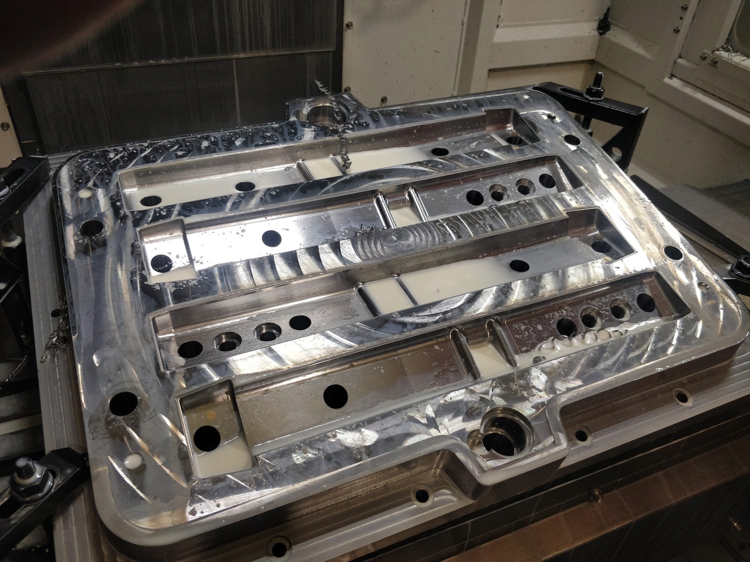 CNC-machined injection mold plate
